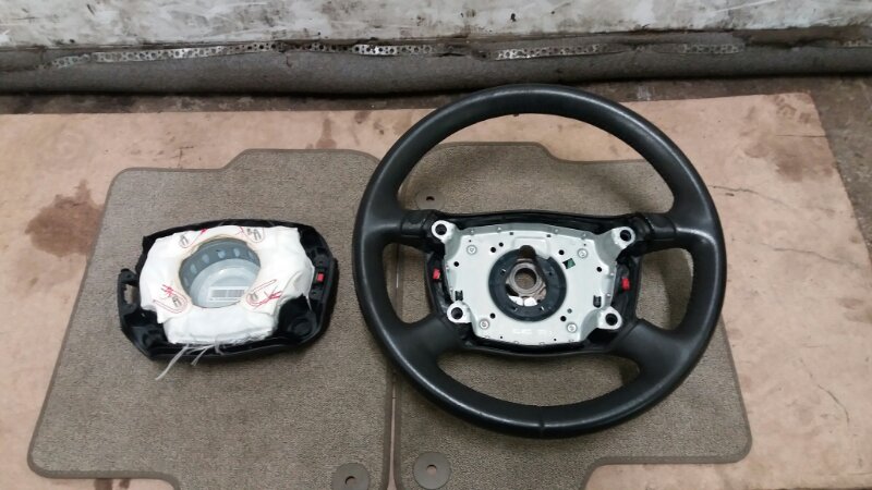 Рулевое колесо руль с кнопками на Audi A4 B6 / Ауди А4 Б6 2000-2004г.\nОригинал.\nСнят с распила из Японии.\nВ отличном состоянии. Контрактная запчасть из Японии. Отправим в регионы ТК.