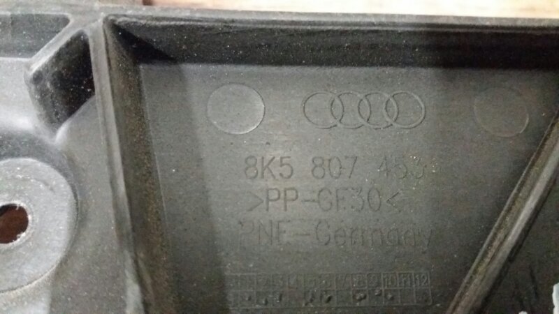 Направляющая кронштейн заднего бампера левая на Audi A4 B8 / Ауди А4 Б8 2007-2015г.\nОригинал.\nВ отличном состоянии. Без дефектов. Крепления целые.\nКонтрактная запчасть из Японии. Отправим в регионы ТК.\nПрименимость:\nAudi A4 [B8] 2007-2015\nAudi A4 [B