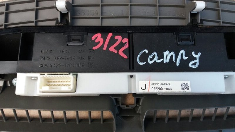 Накладка на торпедо щиток приборов на Toyota Camry XV40 V40 / Тойота Камри 40 2006-2011г.\nОригинал.\nВ отличном состоянии.\nБез дефектов и повреждений.\nОтправим в регионы ТК.