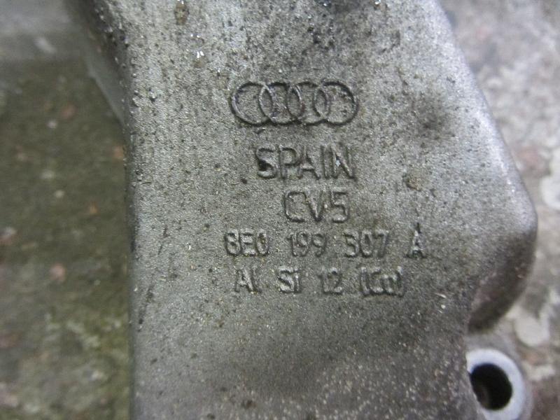 Кронштейн крепление двигателя левый 8E0199307A, С автомобиля Audi A4 B6 S-Line AMB 1.8 Turbo АКПП Quattro (полный привод) универсал. Контрактная запчасть из Японии. Автомобиль без пробега по РФ., отличное