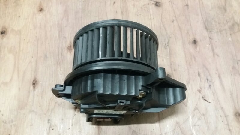 Моторчик отопителя на Audi A4 B7 / Ауди А4 Б7 2005-2007г.\nОригинал. Рабочий. Отправим в регионы ТК.