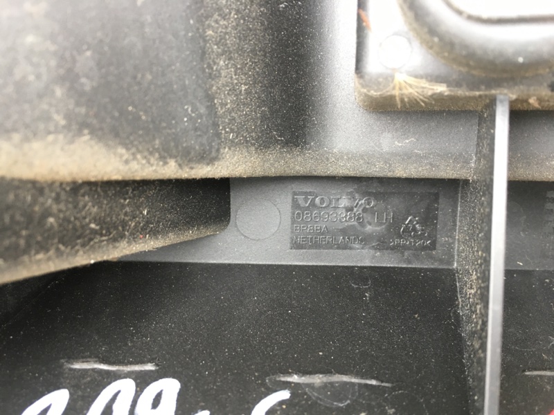 Кронштейн направляющая заднего бампера левая на Volvo S60 I / Вольво C60 1 поколение 2000-2009г.\nВ отличном состоянии, без дефектов.\nКонтрактная запчасть из Японии. Отправим в регионы ТК.