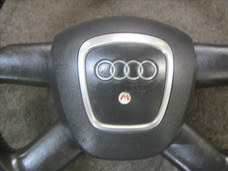 Рулевое колесо руль кожа с подушкой AIR BAG, С автомобиля Audi A4 B7 2.0 ALT AT 2005г седан вариатор 2WD (передний привод) седан цвет синий. Контрактная запчасть из Японии. Пробег 111 000 км. Без пробега по РФ., отличное