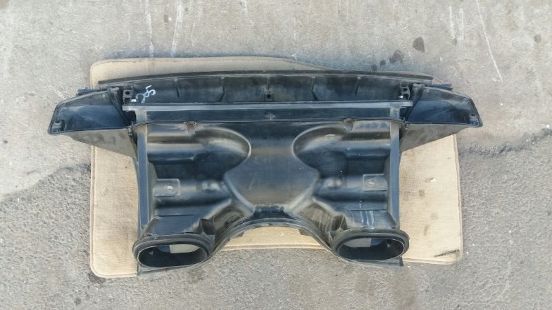 Корпус воздушного салонного фильтра на БМВ X5 E53 / BMW Х5 Е53 2000-2007г.\nОригинал.\nВ отличном состоянии. Без дефектов.\nКонтрактная запчасть из Японии. Без пробега по РФ. Отправим в регионы ТК.