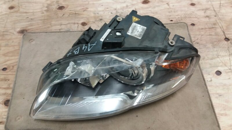 Фара передняя левая ксенон на Audi A4 B7 / Ауди А4 Б7 2005-2007г.\nОригинал.\nВ отличном состоянии. Без дефектов.\nСтекла целые, без трещин. В сборе с блоком розжига и лампой ксенон.\nКонтрактная запчасть из Японии. Без пробега по РФ. Отправим в регионы Т