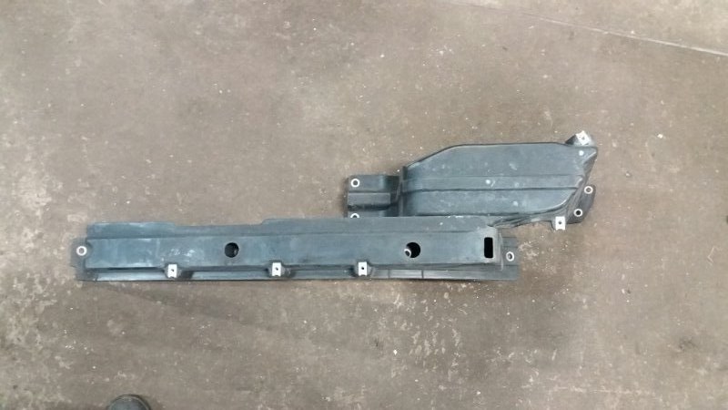 Защита антигравийная топливного бака / кожух бензобака задняя правая X5 E53 / БМВ Х5 Е53 2000-2007г.