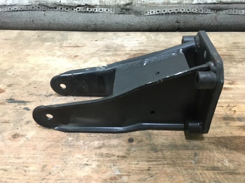 Кронштейн двигателя задний на Mercedes Benz Vito W638 / Мерседес Вито 638 1996-2003г. Оригинал. В отличном состоянии. Без дефектов. Контрактная запчасть из Японии. Без пробега по РФ. Отправим в регионы ТК.