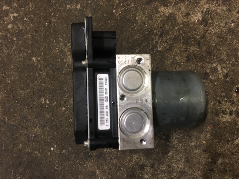 Блок ABS насос на BMW X3 E83 / BMW Х3 Е83 2004-2010г. \nОригинал.\nВ отличном состоянии. Рабочий.\nС двигателя M54 2.5 AT 4WD / М54 2,5 литра бензин\nКонтрактная запчасть из Японии. Гарантия на установку и проверку. Отправим в регионы ТК.