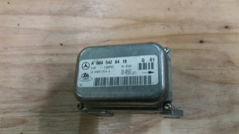 Датчик ускорения на Mercedes Benz С-klasse W203 / Мерседес В203 203 2000-2006г. Оригинал.\nВ отличном состоянии.Рабочий.\nКонтрактная запчасть из Японии. Без пробега по РФ. Отправим в регионы ТК.\nПрименимость:\nMercedes Benz C209 CLK coupe 2002-2010\nMer