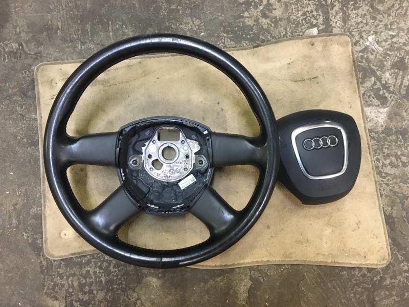 Рулевое колесо руль на Audi A4 B7 / Ауди А4 Б7 2005-2007г.\nОригинал.\nВ отличном состоянии.\nКонтрактная запчасть из Японии. Без пробега по РФ.\nОтправим в регионы ТК.