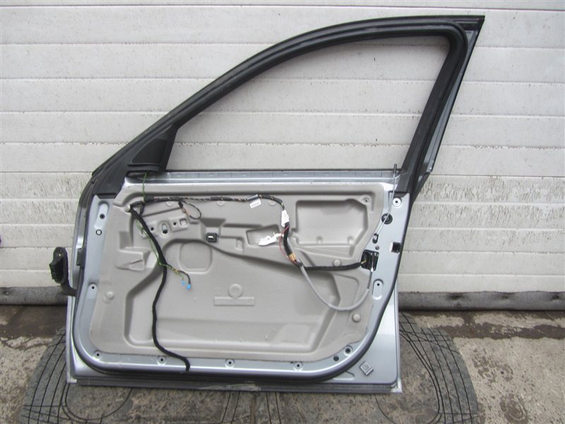 Дверь передняя правая в сборе БМВ Е60 Е61 / BMW 5 Е60 Е61 2003-2009г.\nОригинал.\nСедан / универсал.\nЦвет A08 серебристо серый металлик.\nВ отличном состоянии. Без дефектов.\nБез жучков и коррозии. Заводская краска.\nЦена за всю дверь в сборе как на фото