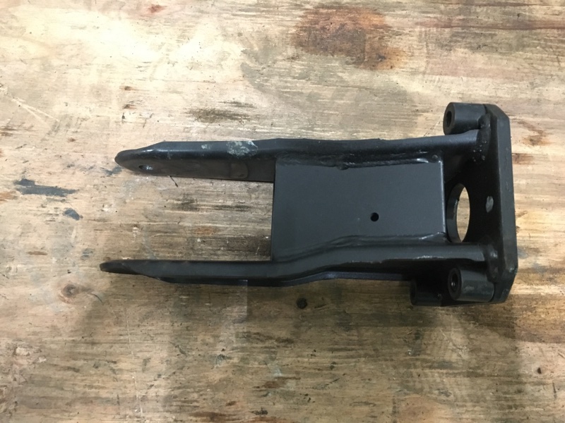 Кронштейн двигателя задний на Mercedes Benz Vito W638 / Мерседес Вито 638 1996-2003г. Оригинал. В отличном состоянии. Без дефектов. Контрактная запчасть из Японии. Без пробега по РФ. Отправим в регионы ТК.