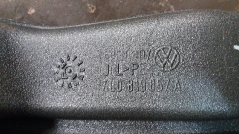 Воздуховод задний / воздушный канал для обогрева задней части салона на VW Touareg I / Фольксваген Туарег 1 7L 2002-2010г.\nОригинал. \nВ отличном состоянии. Целый.\nКонтрактная запчасть из Японии. Без пробега по РФ. Отправим в регионы ТК.