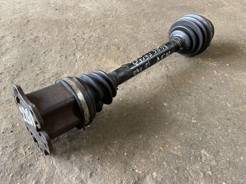 Полуось передняя левая 1.8 turbo 4WD, С автомобиля Audi A4 B6 AMB 1.8 Turbo АКПП Quattro полный привод седан цвет белый. Контрактная запчасть из Японии. Пробег 67 000 км. Без пробега по РФ. Есть люфт