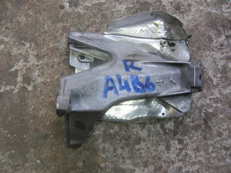 Кронштейн крепление двигателя правый 8E0199307A, С автомобиля Audi A4 B6 S-Line AMB 1.8 Turbo АКПП Quattro (полный привод) универсал. Контрактная запчасть из Японии. Автомобиль без пробега по РФ., отличное
