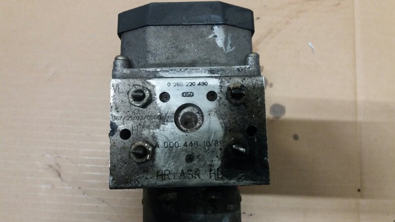 Блок ABS насос M111 2.3 на Mercedes Benz Vito W638 / Мерседес Вито 638 1996-2003г.\nОригинал.\nВ отличном состоянии. Рабочий.\nСнят с японского распила. Проверен перед снятием.\nПрбег 80 тыс км по Японии. Без пробега по РФ.\nДвигатель двс M111 111.980 / М