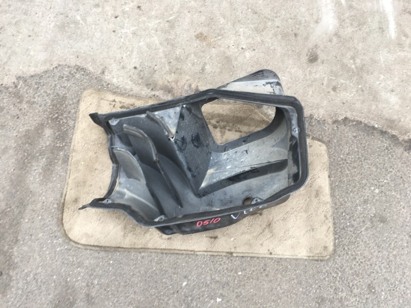 Воздуховод патрубок воздушный M111 под капот на Mercedes Benz Vito W638 / Мерседес Вито 638 1996-2003г.\nОригинал. Без дефектов. Отправим в регионы ТК.