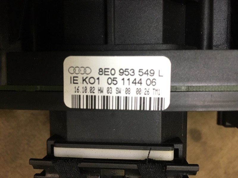 Переключатель подрулевой в сборе на Audi A4 B6 / Ауди А4 Б6 2000-2004г. Оригинал. \nВ отличном состоянии. Без дефектов.\nКонтрактная запчасть из Японии. Отправим в регионы ТК.