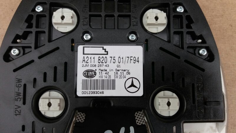 Плафон салона, салонный задний на Mercedes Benz E-Klasse W211 / Мерседес Е Класс 211 2002-2009г.\nОригинал.\nВ отличном состоянии. Рабочий. Без дефектов. Отправим в регионы ТК.\nПрименимость:\nMercedes Benz W211 E-Klasse 2002-2009\nMercedes Benz W219 CLS 