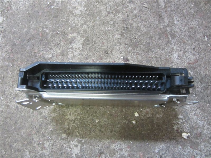 Блок управления АКПП / эбу КПП AMB 1.8 Turbo на Audi A4 B6 / Ауди А4 Б6 2000-2004г.\nОригинал.\nС аукциона Японии.\nС двигателя AMB 1.8 turbo / АМБ 1,8 турбо бензин.\nВ отличном состоянии. Рабочий. Гарантия на установку и проверку.\nКонтрактная запчасть и