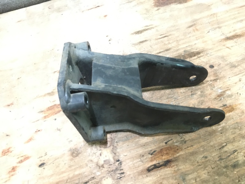 Кронштейн двигателя передний на Mercedes Benz Vito W638 / Мерседес Вито 638 1996-2003г. Оригинал. В отличном состоянии. Без дефектов. Контрактная запчасть из Японии. Без пробега по РФ. Отправим в регионы ТК.