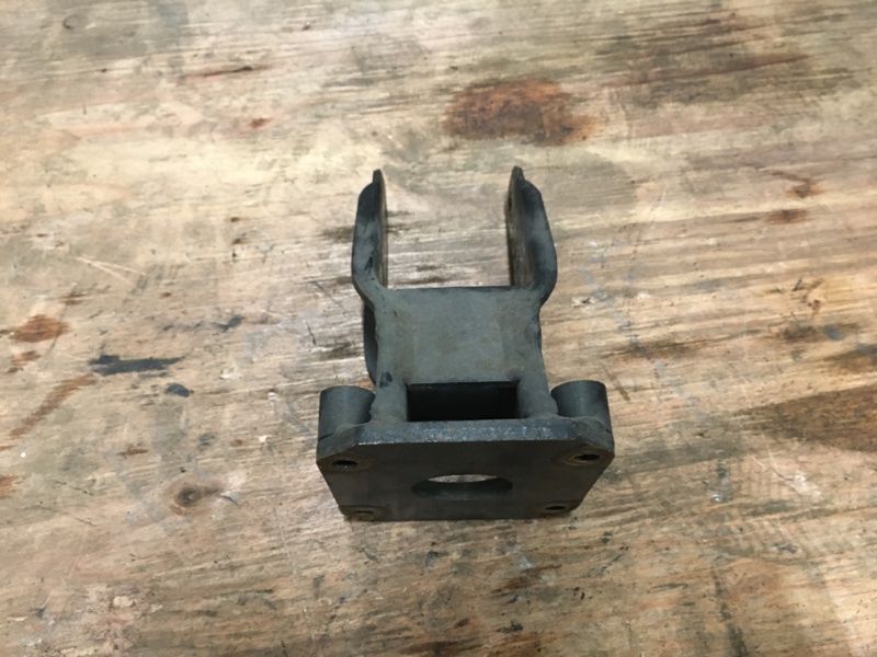 Кронштейн двигателя передний на Mercedes Benz Vito W638 / Мерседес Вито 638 1996-2003г. Оригинал. В отличном состоянии. Без дефектов. Контрактная запчасть из Японии. Без пробега по РФ. Отправим в регионы ТК.