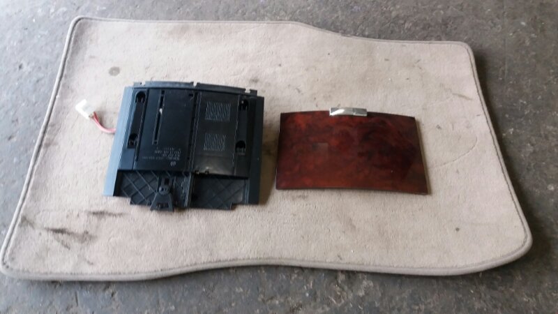 Накладка декоративная / молдинг крышка пепельницы в центральную консоль / прикуриватель VW Touareg I L7