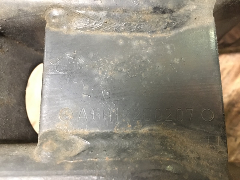 Кронштейн двигателя передний на Mercedes Benz Vito W638 / Мерседес Вито 638 1996-2003г. Оригинал. В отличном состоянии. Без дефектов. Контрактная запчасть из Японии. Без пробега по РФ. Отправим в регионы ТК.