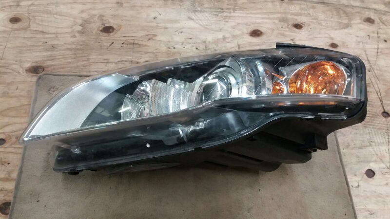 Фара передняя левая ксенон на Audi A4 B7 / Ауди А4 Б7 2005-2007г.\nОригинал.\nВ отличном состоянии. Без дефектов.\nСтекла целые, без трещин. В сборе с блоком розжига и лампой ксенон.\nКонтрактная запчасть из Японии. Без пробега по РФ. Отправим в регионы Т