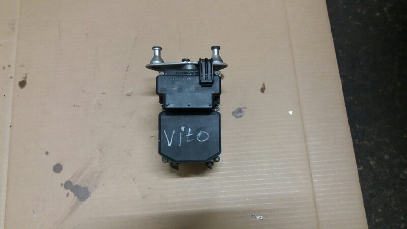 Блок ABS насос M111 2.3 на Mercedes Benz Vito W638 / Мерседес Вито 638 1996-2003г.\nОригинал.\nВ отличном состоянии. Рабочий.\nСнят с японского распила. Проверен перед снятием.\nПрбег 80 тыс км по Японии. Без пробега по РФ.\nДвигатель двс M111 111.980 / М