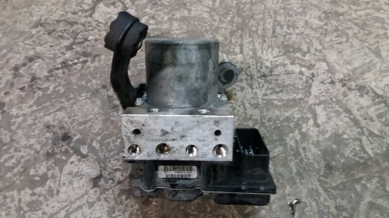 Блок ABS DSC / насос АБС N52 2.5 на БМВ Е60 Е61 / BMW 5 Е60 Е61 2003-2009г.\nОригинал.\nС двигателя N52 2.5 бензин. \nС аукциона Японии. Пробег 85 000 км.\nВ отличном состоянии. Без дефектов. Рабочий. Проверен перед снятием с автомобиля.\nКонтрактная запч