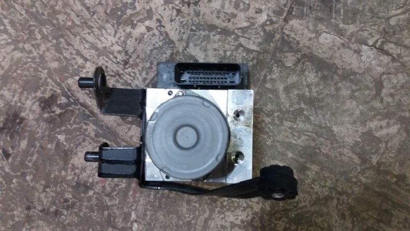 Блок ABS DSC / насос АБС N52 2.5 на БМВ Е60 Е61 / BMW 5 Е60 Е61 2003-2009г.\nОригинал.\nС двигателя N52 2.5 бензин. \nС аукциона Японии. Пробег 85 000 км.\nВ отличном состоянии. Без дефектов. Рабочий. Проверен перед снятием с автомобиля.\nКонтрактная запч