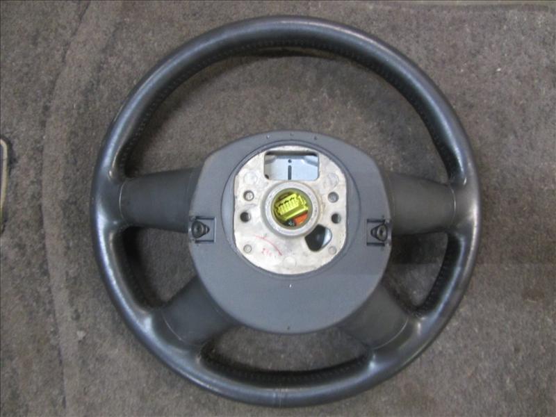 Рулевое колесо руль кожа с подушкой AIR BAG, С автомобиля Audi A4 B7 2.0 ALT AT 2005г седан вариатор 2WD (передний привод) седан цвет синий. Контрактная запчасть из Японии. Пробег 111 000 км. Без пробега по РФ., отличное