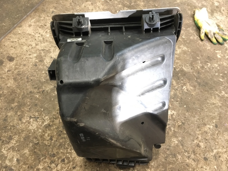 Корпус воздушного фильтра 2.0 ALT, С автомобиля Audi A4 B7 2.0 ALT AT 2005г седан вариатор 2WD (передний привод) седан цвет синий. Контрактная запчасть из Японии. Пробег 111 000 км. Без пробега по РФ., отличное