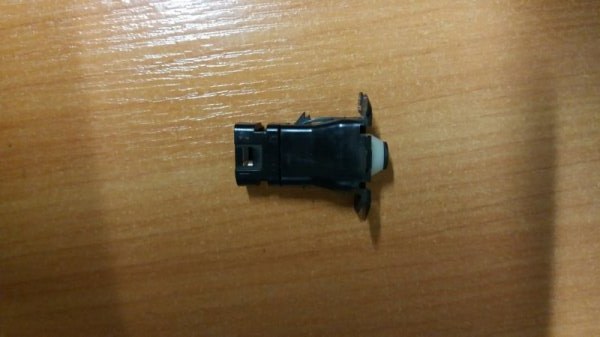 Датчик света / солнечного излучения на Mercedes E-klasse W210 / S-klasse W140 / Мерседес.  Оригинал.  В отличном состоянии. Рабочий.  Контрактная запчасть из Японии. Без пробега по РФ. Отправим в регионы ТК.  OEM No. 2108300272 / A2108300272