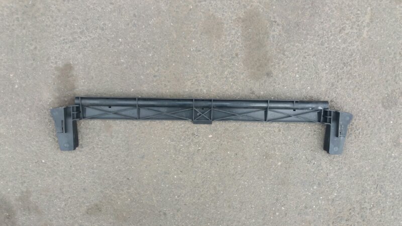 Кронштейн планка радиатора BMW X5 E53 / БМВ Х5 Е53 2000-2007г.\nОригинал.\nВ отличном состоянии.\nБез дефектов. Все крепления целые.\nКонтрактная запчасть из Японии. Без пробега по РФ. Отправим в регионы ТК.