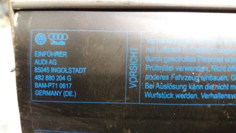 Подушка безопасности пассажирская AIR BAG / AIRBAG пассажира в торпедо на Audi Allroad A6 C5 Quattro / Ауди Олроад А6 С5 Кватро 2000-2005г.\nОригинал.\nСнят с распила. Без дтп.\nВ отличном состоянии. Рабочий.\nКонтрактная запчасть из Японии. Без пробега п