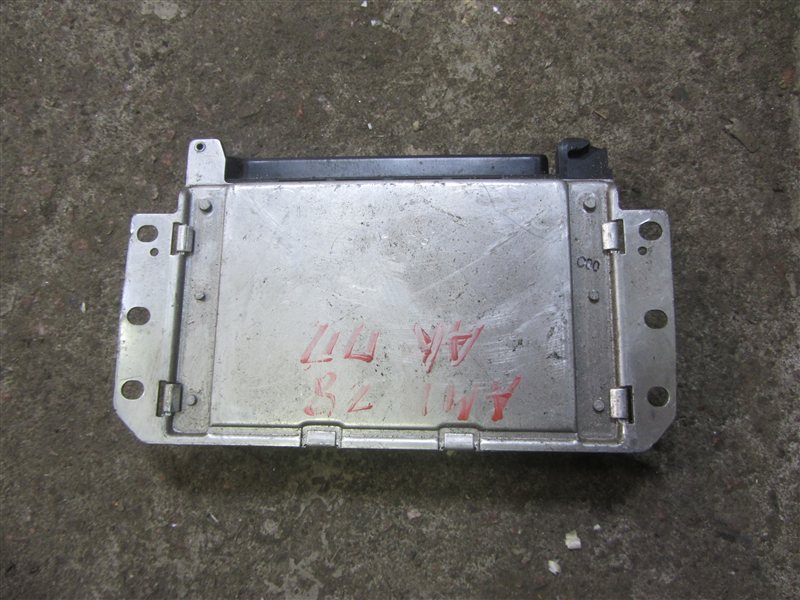 Блок управления АКПП / эбу КПП AMB 1.8 Turbo на Audi A4 B6 / Ауди А4 Б6 2000-2004г.\nОригинал.\nС аукциона Японии.\nС двигателя AMB 1.8 turbo / АМБ 1,8 турбо бензин.\nВ отличном состоянии. Рабочий. Гарантия на установку и проверку.\nКонтрактная запчасть и