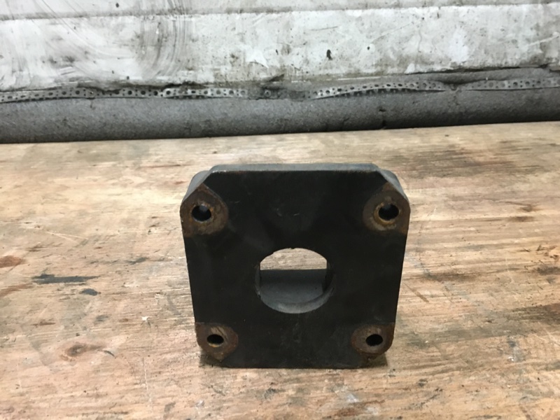 Кронштейн двигателя передний на Mercedes Benz Vito W638 / Мерседес Вито 638 1996-2003г. Оригинал. В отличном состоянии. Без дефектов. Контрактная запчасть из Японии. Без пробега по РФ. Отправим в регионы ТК.