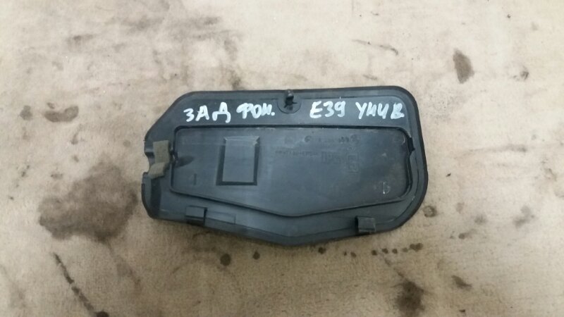 Крышка накладка лампы заднего фонаря левая / правая универсал на БМВ Е39 / BMW 5 E39 1995-2003г рестайлинг.\nОригинал.\nВ отличном состоянии. Крепления целые. Цена за 2шт.\nКонтрактная запчасть из Японии. Без пробега по РФ. Отправим в регионы ТК.
