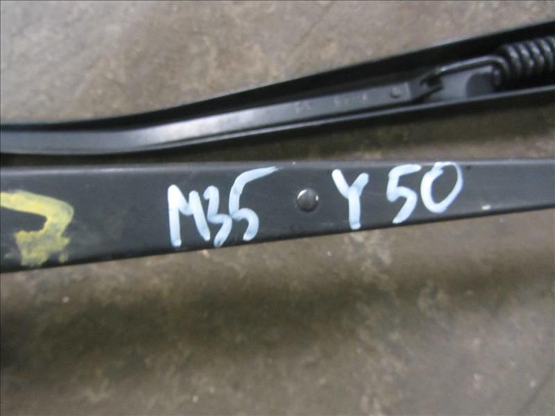 Поводок дворник стеклоочистителя передний на Nissan Fuga M / М35 М45 У50 / Ниссан Фуга М 2004-2010г.\nОригинал.\nС правого руля.\nВ отличном состоянии. Без дефектов. Остался 1шт длинный как на фото.\nКонтрактная запчасть из Японии. Без пробега по РФ. Отпр