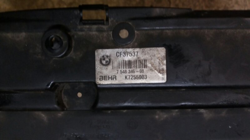 Воздуховод корпус кожух рамка радиаторов на БМВ Е60 Е61 / BMW 5 Е60 Е61 2003-2009г.\nОригинал.\nВ отличном состоянии. Без дефектов. Цена за комплект верх и низ как на фото.\nКонтрактная запчасть из Японии. Без пробега по РФ. Отправим в регионы ТК.\nПримен
