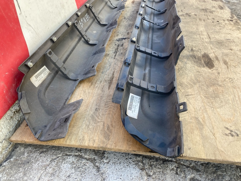Накладки порогов наружные левая, правая комплект на BMW X3 E83 / BMW Х3 Е83 2004-2010г.\nОригинал.\nМ Пакет / M-Technik. Цвет черный.\nВ отличном состоянии. Без дефектов. Цена за 2шт.\nКонтрактная запчасть из Японии. Отправим в регионы ТК.