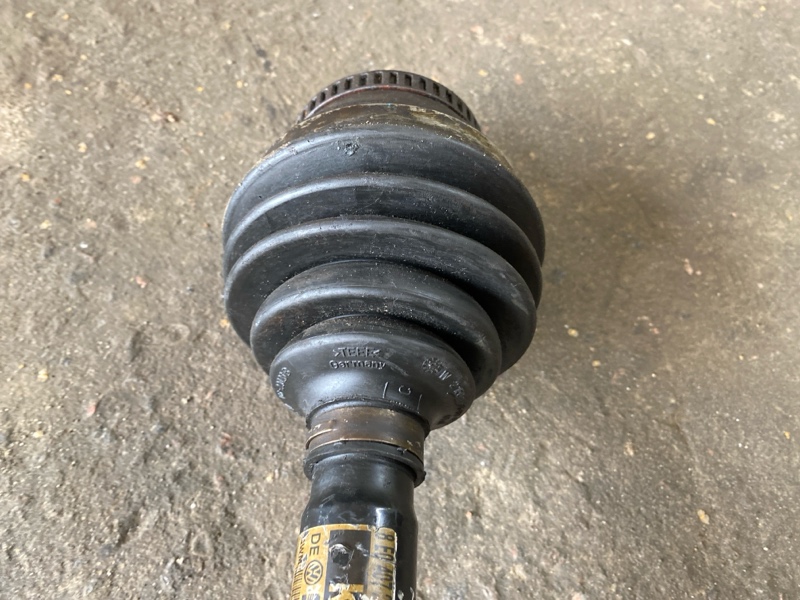 Полуось передняя левая 1.8 turbo 4WD, С автомобиля Audi A4 B6 AMB 1.8 Turbo АКПП Quattro полный привод седан цвет белый. Контрактная запчасть из Японии. Пробег 67 000 км. Без пробега по РФ. Есть люфт