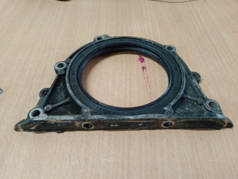 Крышка коленвала задняя QG18 QG18DE 1.8 бензин Nissan Primera P12 P12E 2002-2007г / Ниссан Примера Премьера Р12 Р12Е.\nОригинал.\nВ отличном состоянии. Без дефектов. Отправим в регионы ТК.