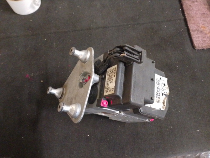 Блок ABS насос M111 2.3 на Mercedes Benz Vito W638 / Мерседес Вито 638 1996-2003г.\nОригинал.\nВ отличном состоянии. Рабочий.\nСнят с японского распила. Проверен перед снятием.\nПрбег 80 тыс км по Японии. Без пробега по РФ.\nДвигатель двс M111 111.980 / М