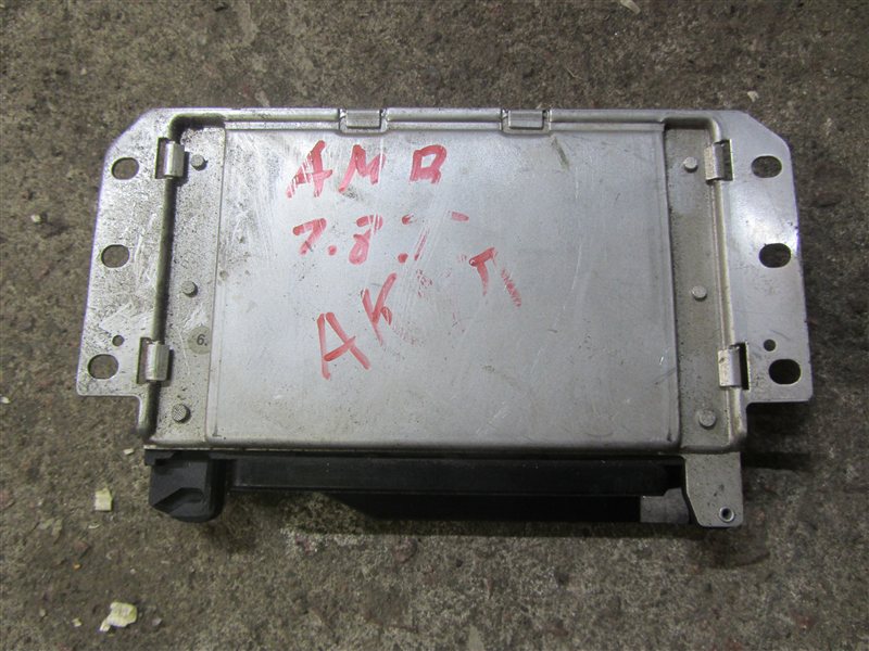 Блок управления АКПП / эбу КПП AMB 1.8 Turbo на Audi A4 B6 / Ауди А4 Б6 2000-2004г.\nОригинал.\nС аукциона Японии.\nС двигателя AMB 1.8 turbo / АМБ 1,8 турбо бензин.\nВ отличном состоянии. Рабочий. Гарантия на установку и проверку.\nКонтрактная запчасть и