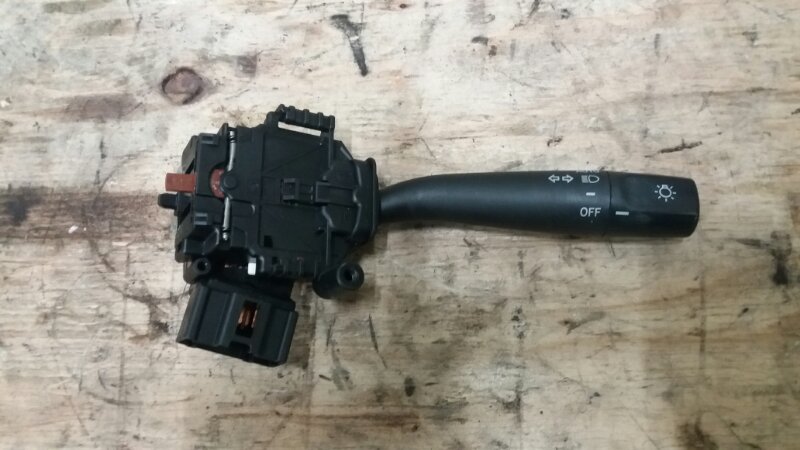 Переключатель поворотов подрулевой, света фар, гитара на Toyota Avensis II AZT250 T250 / Тойота Авенсис 2 Т250 250 2003-2008г\nОригинал.\nВ отличном состоянии. Без дефектов. Рабочий.\nКонтрактная запчасть из Японии. Отправим в регионы ТК.