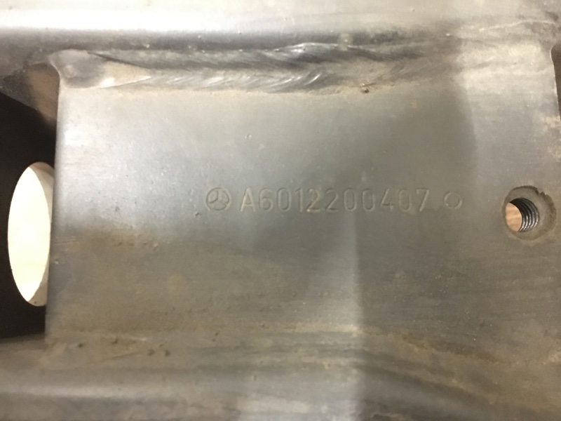 Кронштейн двигателя задний на Mercedes Benz Vito W638 / Мерседес Вито 638 1996-2003г. Оригинал. В отличном состоянии. Без дефектов. Контрактная запчасть из Японии. Без пробега по РФ. Отправим в регионы ТК.
