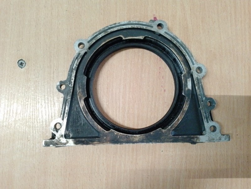 Крышка коленвала задняя QG18 QG18DE 1.8 бензин Nissan Primera P12 P12E 2002-2007г / Ниссан Примера Премьера Р12 Р12Е.\nОригинал.\nВ отличном состоянии. Без дефектов. Отправим в регионы ТК.